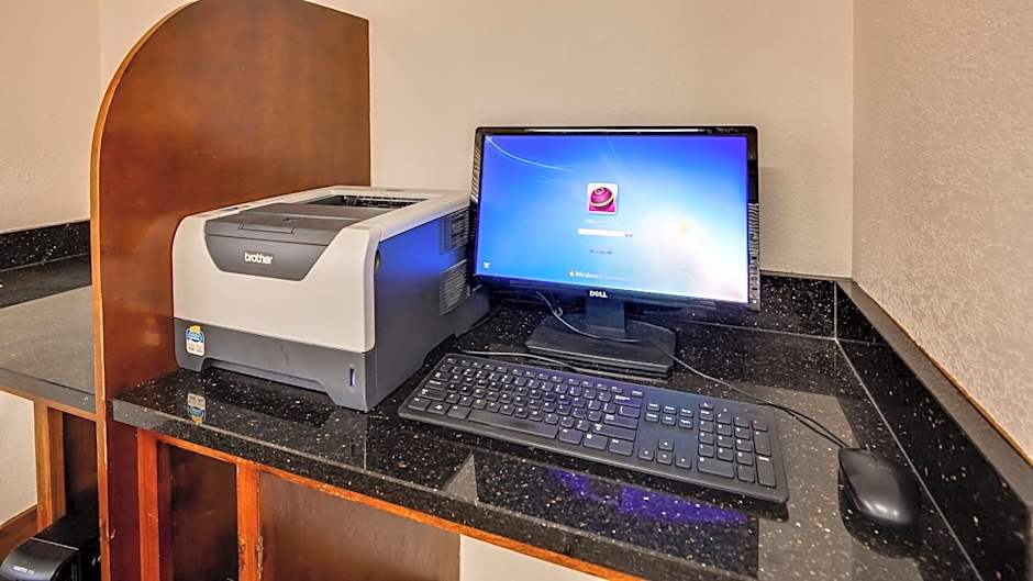 Best Western Inn And Suites Of Macon