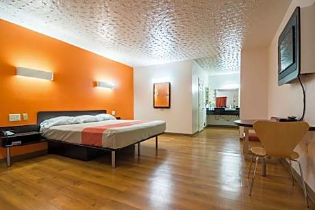 1 King Bed | Mobility Accessible Tub, Nsmk