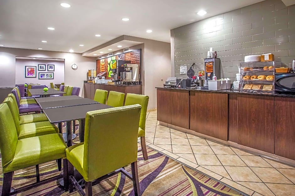 La Quinta Inn & Suites by Wyndham Oshkosh