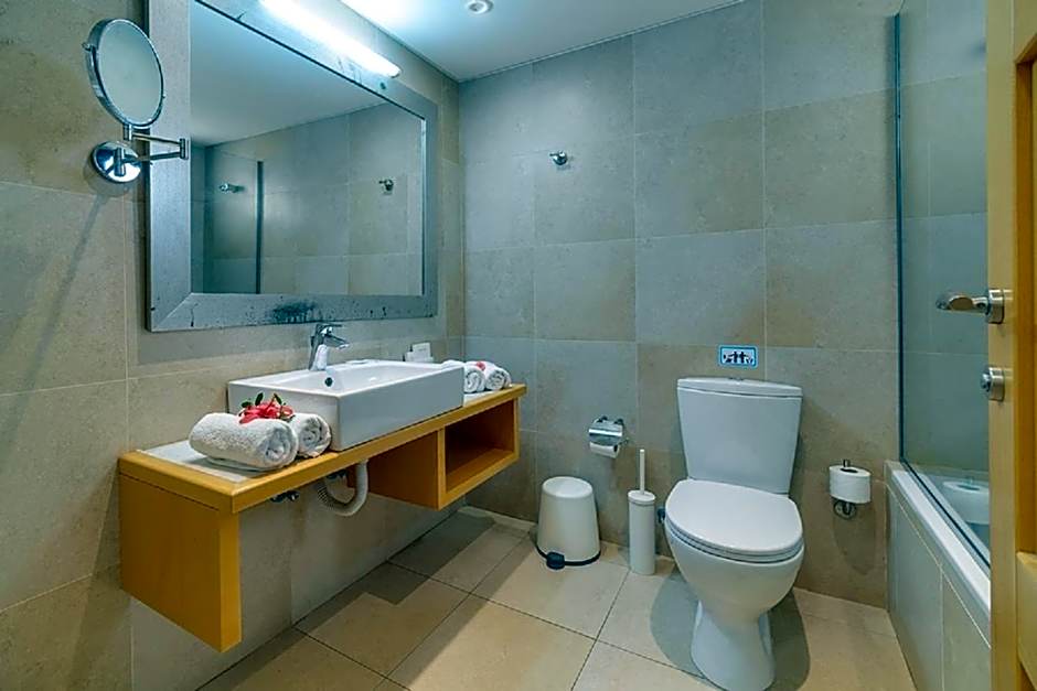 Photo 1 of 1 of Suite, Side Sea View