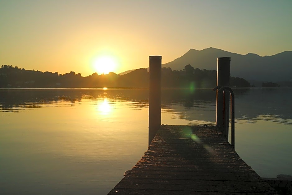 Lake Villa Lotus