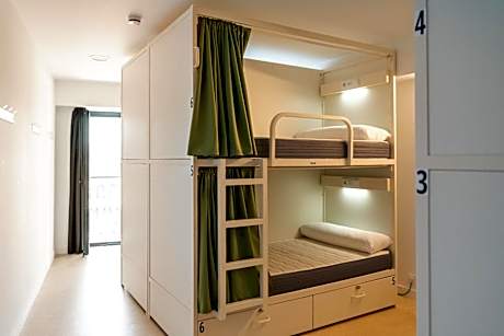 Bunk Bed in Mixed Dormitory Room