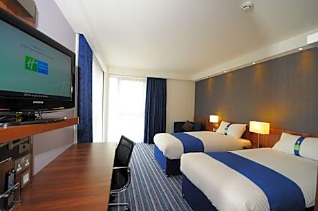 2 Single Standard Accessible with Free Hot Breakfast