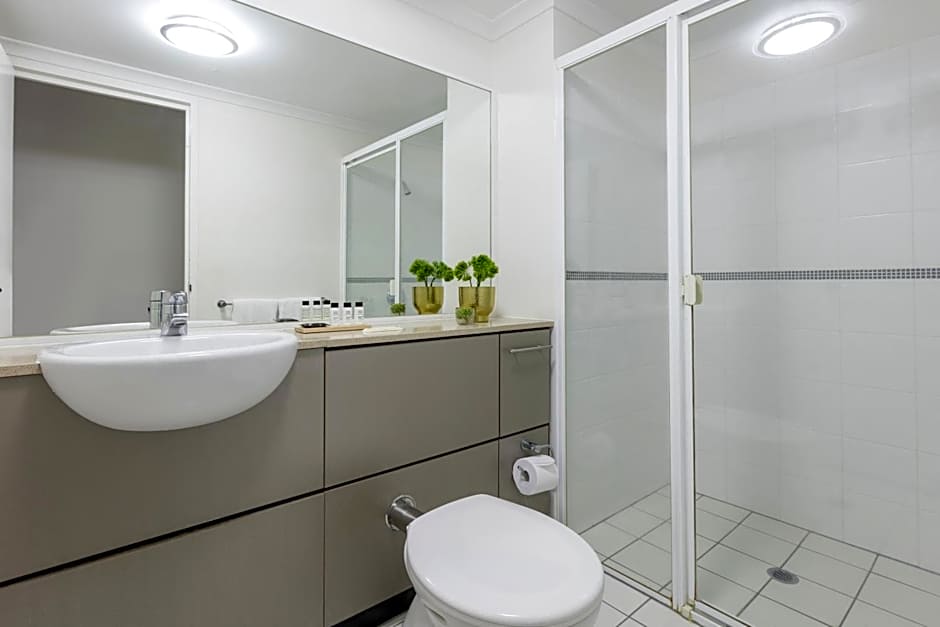 Oaks Brisbane River City Suites