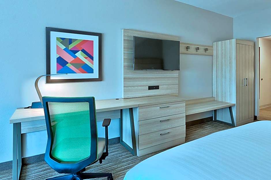 Holiday Inn Express & Suites Roswell By IHG