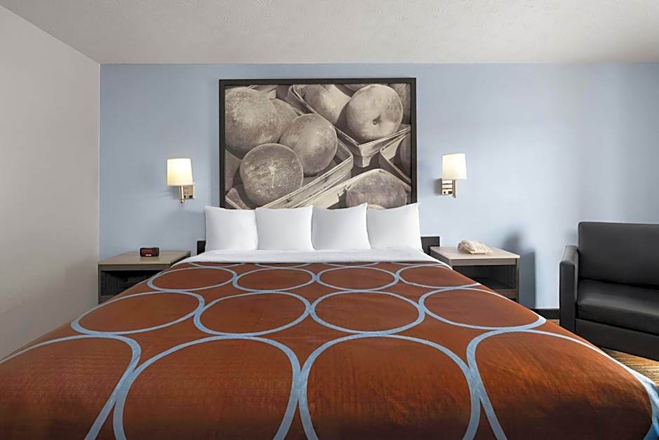 Super 8 by Wyndham Covington