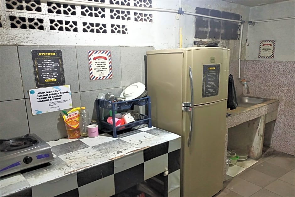 Hannah House - Female Room Only by ZUZU