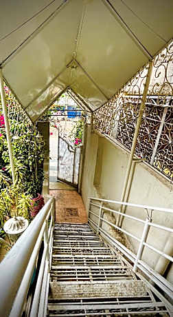 Kakaku The Guest House