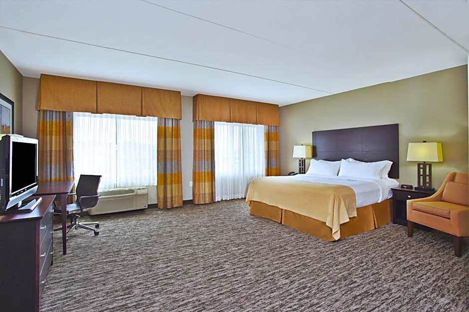 Holiday Inn & Suites Green Bay Stadium by IHG