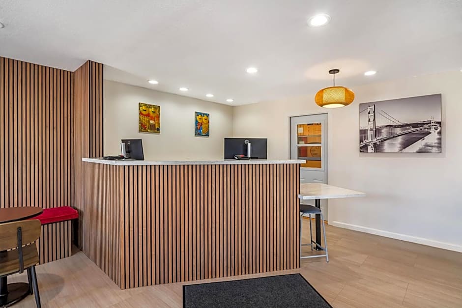 La Luna Inn, an Ascend Collection Hotel