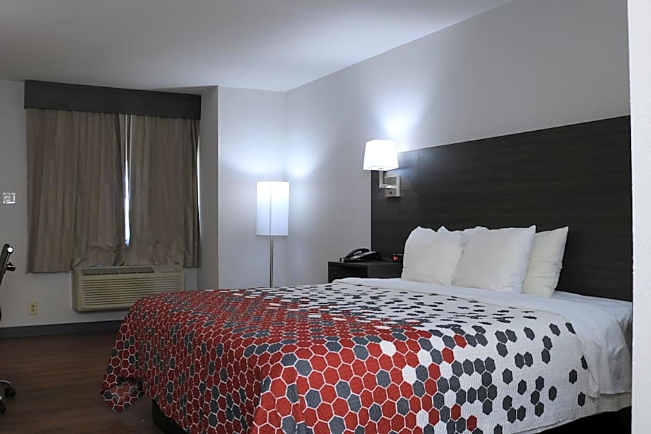 Econo Lodge Inn & Suites Southeast