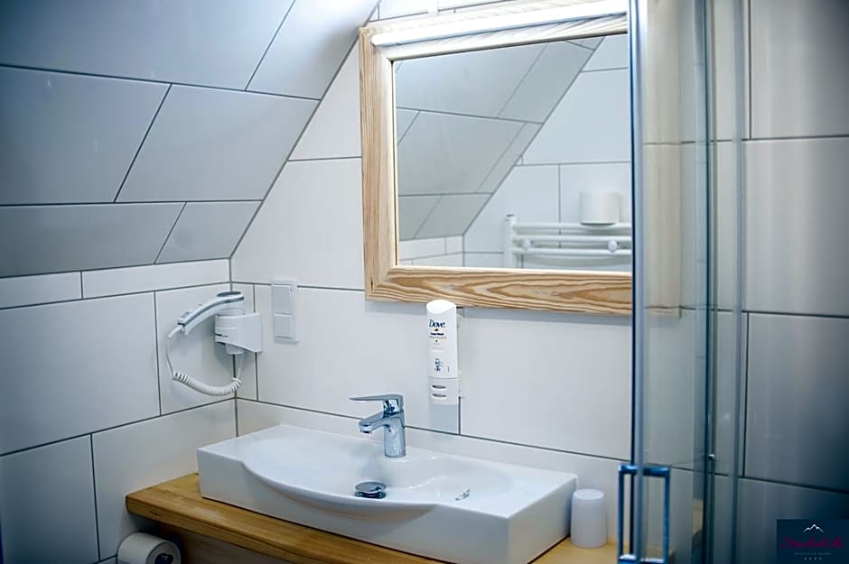 Stachelisko - domki i pokoje
