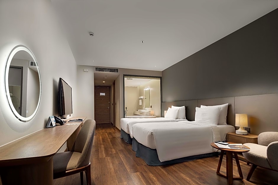 Flamingo Cat Ba Beach Resort