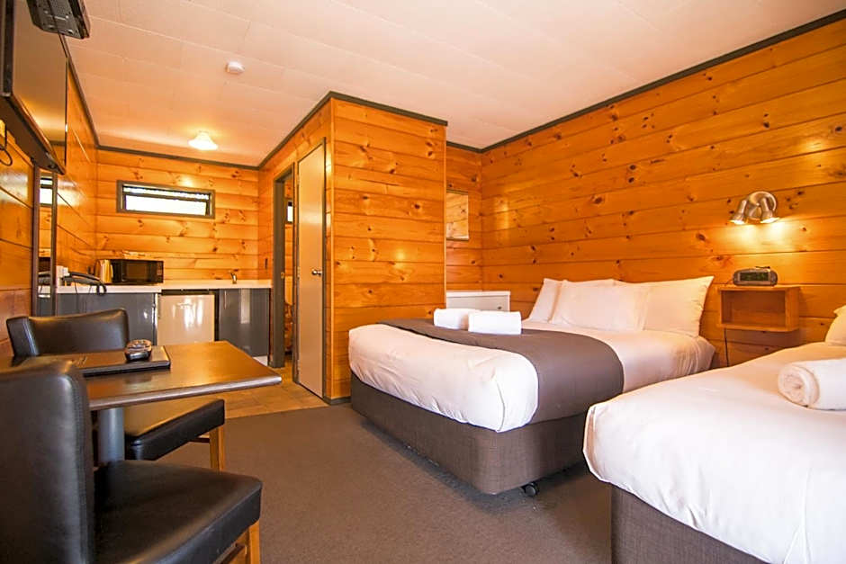 Parklands Motorlodge & Holiday Park