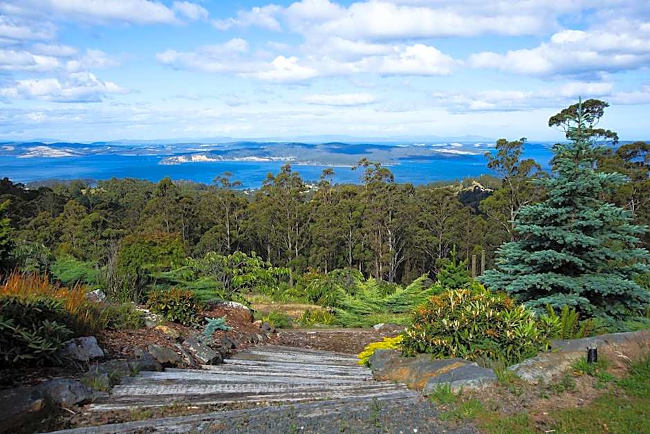 Woodbridge Hill Hideaway