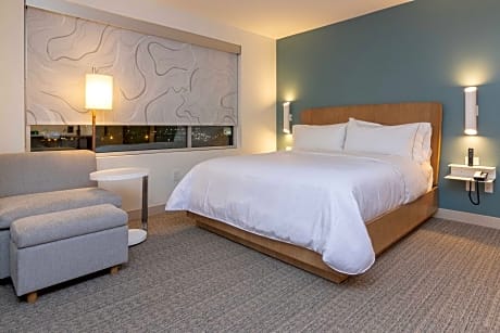 Studio Commons Connector, Guest room, 1 King, Sofa bed
