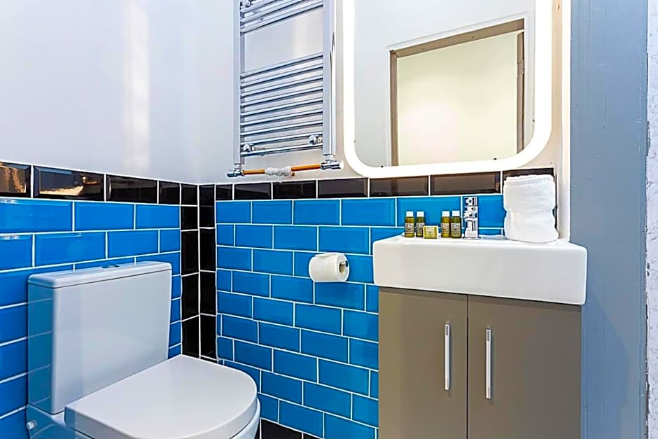 Modern Ealing Studio Apartments, London