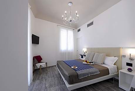 Deluxe Double Room with Balcony and City View