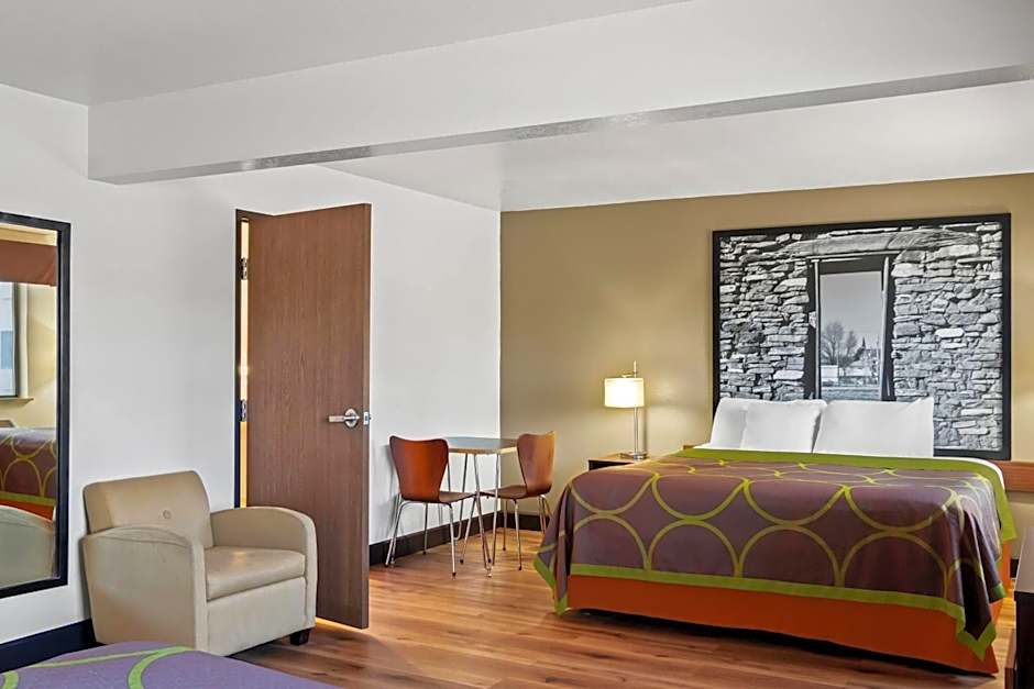 Super 8 by Wyndham Santa Rosa