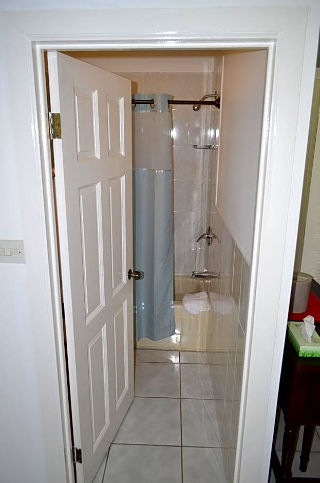 Pink Rock Inn Bed and Breakfast