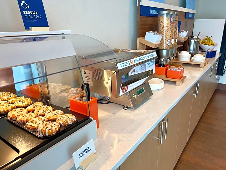 Holiday Inn Express Hotel & Suites Tampa-Oldsmar by IHG