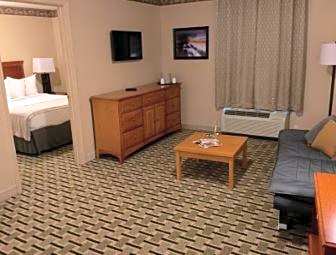 Days Inn & Suites by Wyndham Sellersburg