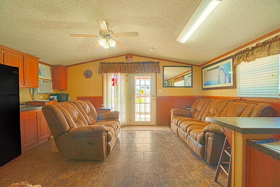 Grand Eagle Ford Lodge & RV Park