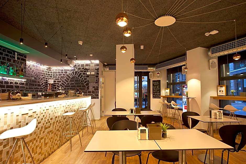 Hotel Pompaelo Plaza del Ayuntamiento & Spa