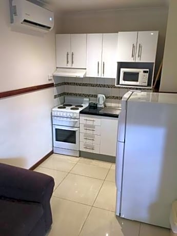 Deluxe Twin Room with Kitchenette
