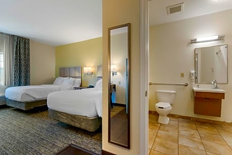 Queen Suite with Bath Tub - Hearing Accessible/Non-Smoking