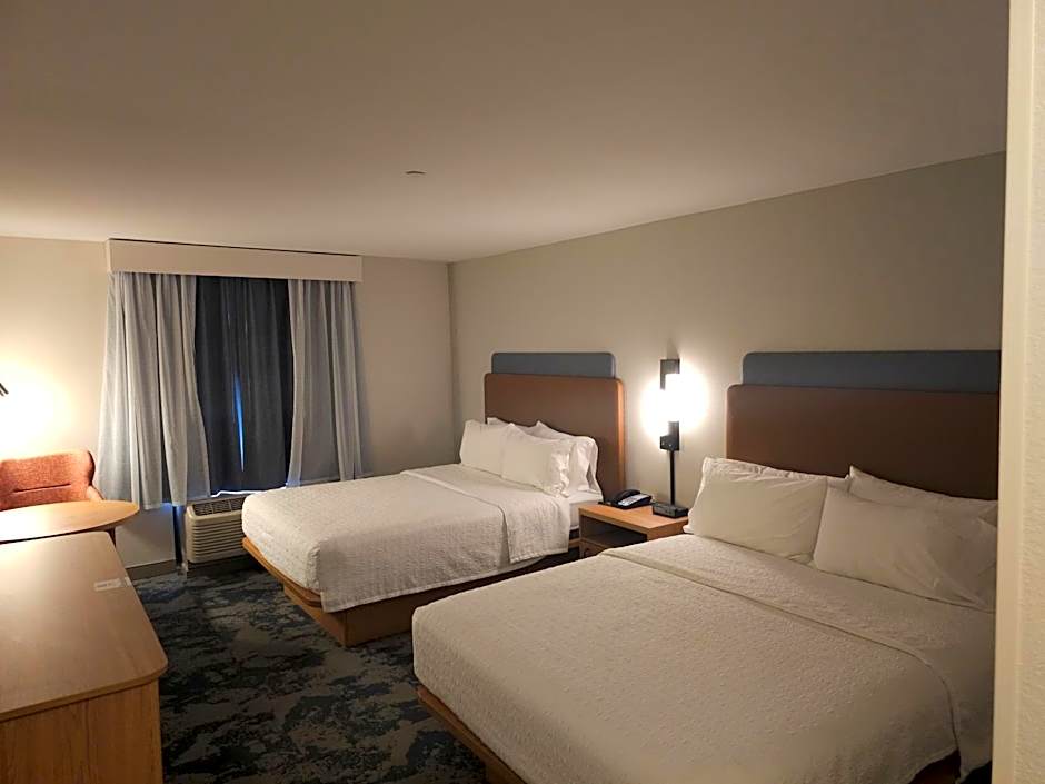 Photo 1 of 6 of 2 Queen Beds