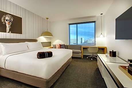 1 King Bed Deluxe Room