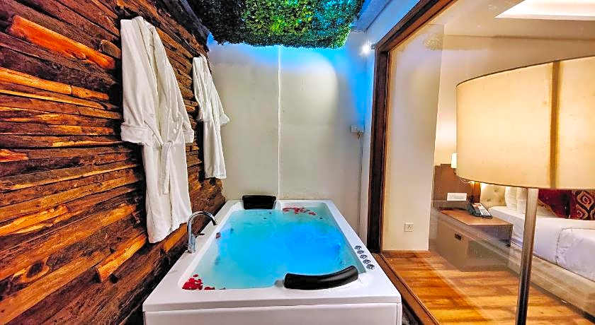 Royale Retreat Hotel And Spa Near Mall