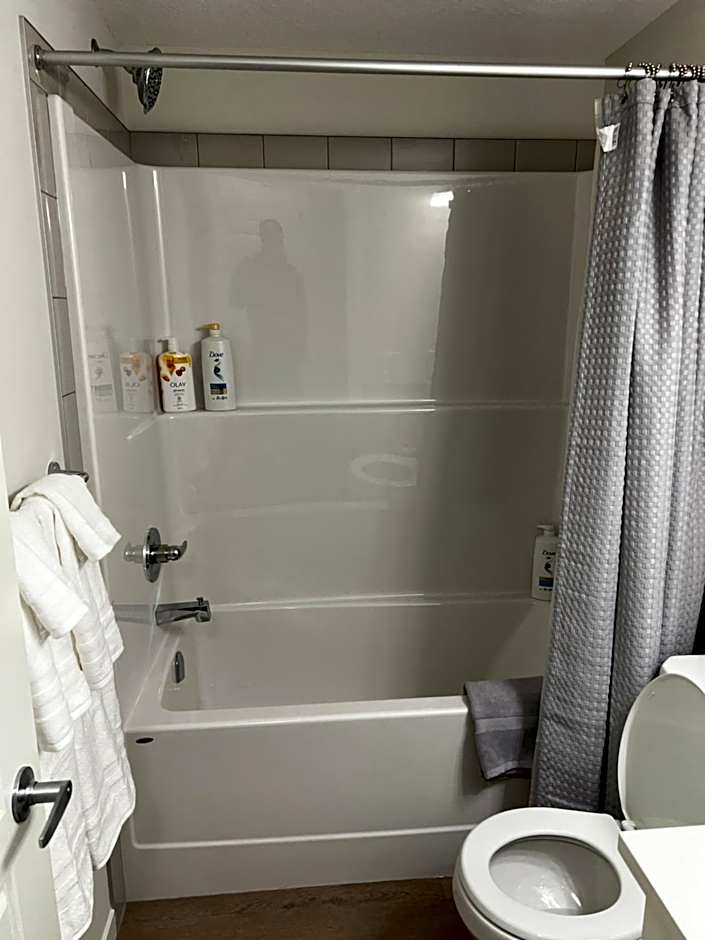 The Haven - cozy 1 bedroom suite in Seton SE Calgary