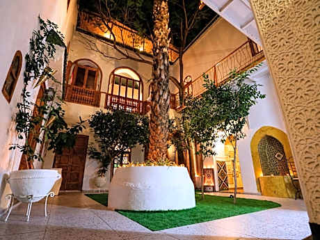 Riad O LY