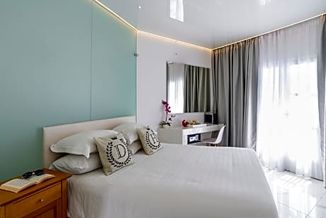 Queen Bed Non Smoking Prestige Sea View