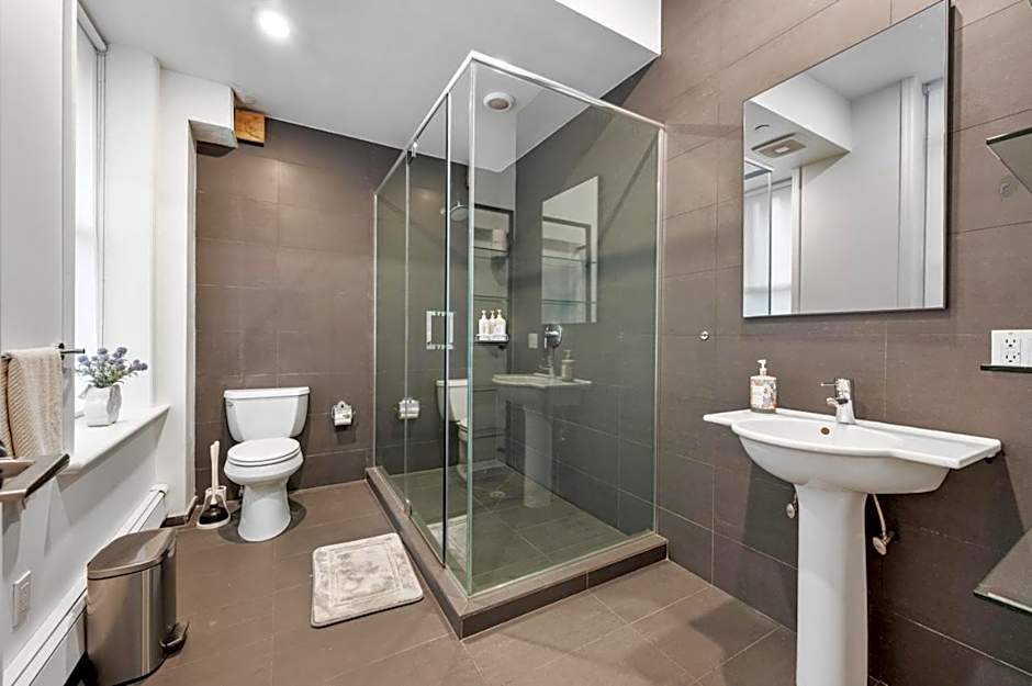 Massive SoHo Loft 4 Bedrooms 2 Bath 8 beds