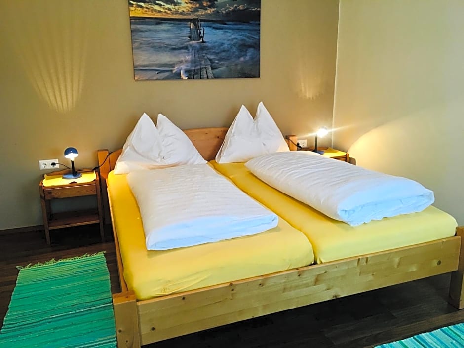 Pension Am Campus Velden – Velden, CA