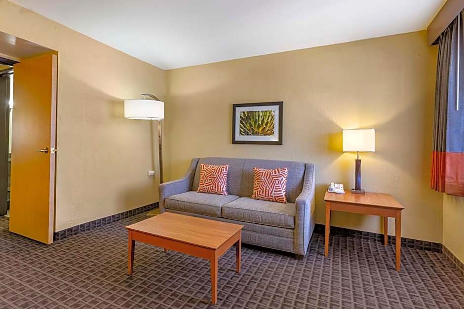 Best Western Plus Scottsdale Thunderbird Suites