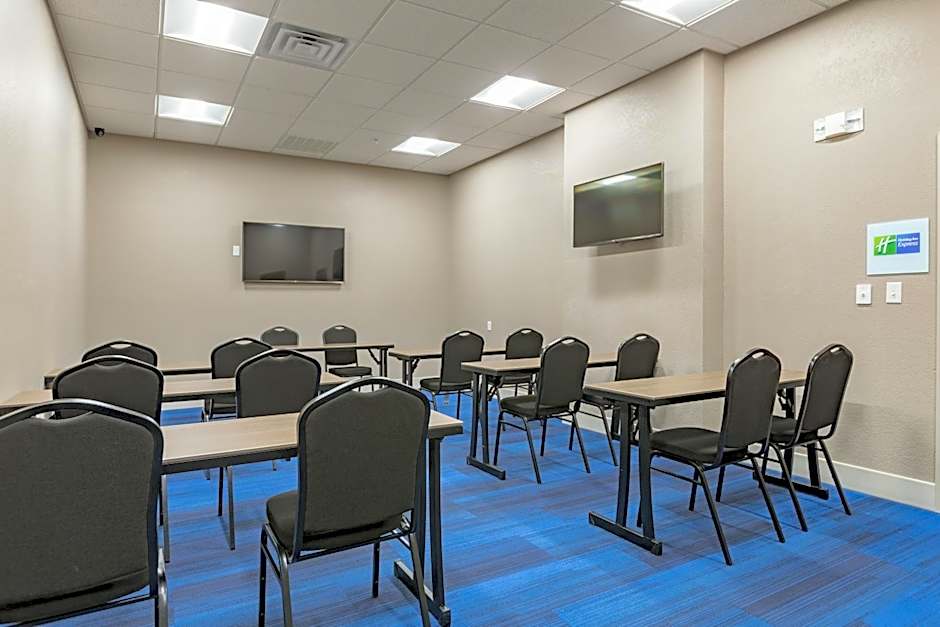 Holiday Inn Express & Suites San Marcos South By IHG