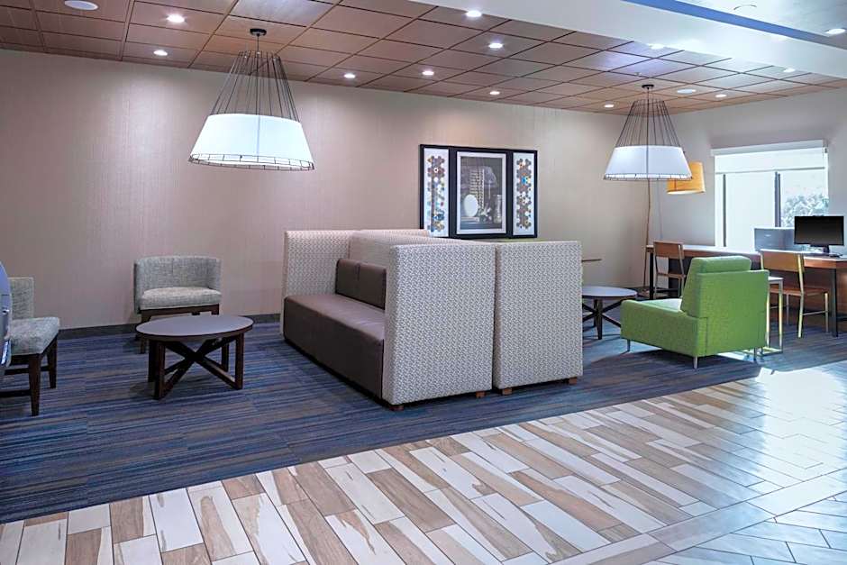 HOLIDAY INN EXPRESS & SUITES ROANOKE RAPIDS By IHG
