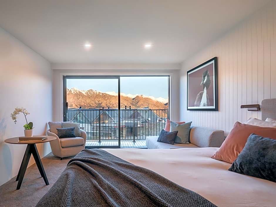 Photo 1 of 6 of 1 King Bed, Mountain View