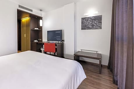 Double Room (2 Adults)