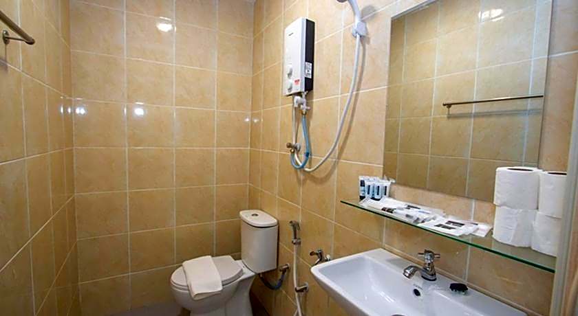 Southern Tip Hotel - City & 100m walk to McDonald's & FREE DOBI