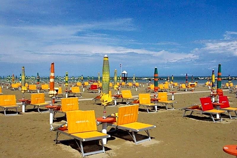 Hotel Holiday Beach