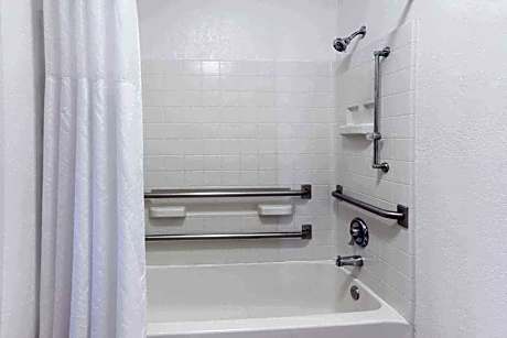 King Room - Disability Access/Non-Smoking