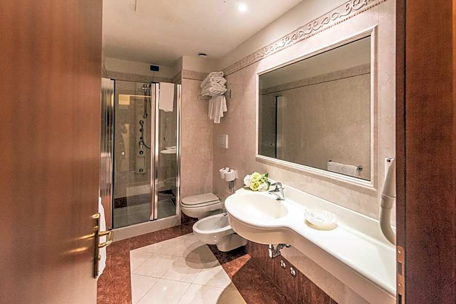 Admiral Hotel Villa Erme