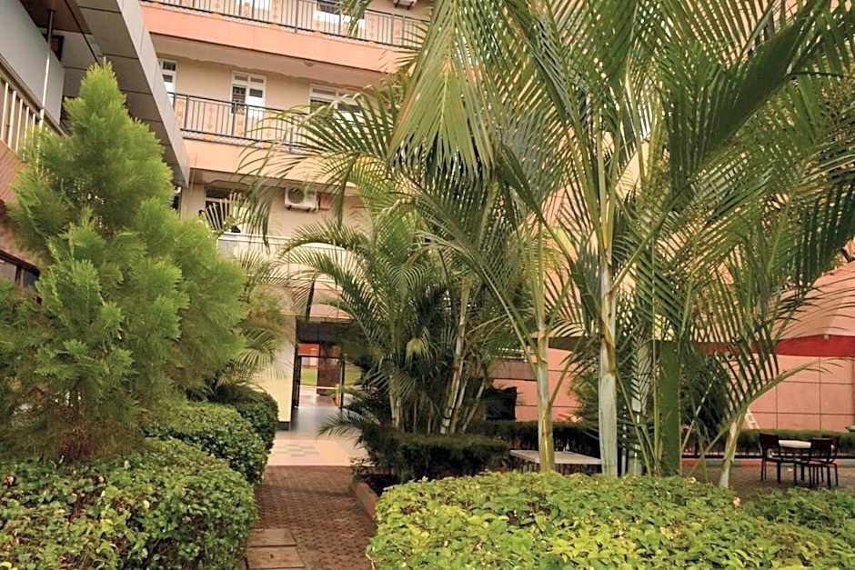 Super Paradise Hotel