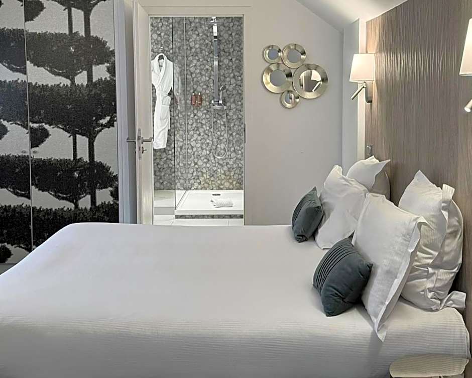 Photo 1 of 4 of Quadruple Room