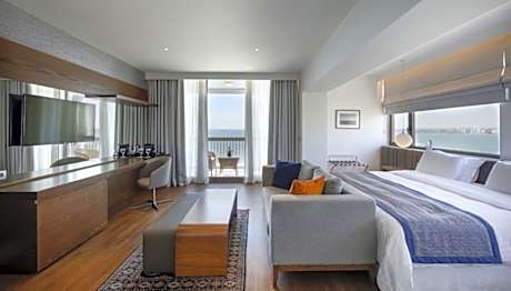 Junior Sea View Suite